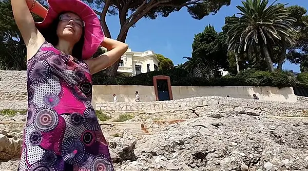 Ladies pee on the sea pissing in public, HD 2020