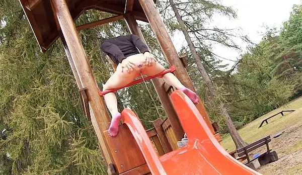 Pissing With Foxy Sanie – Foxysanie10