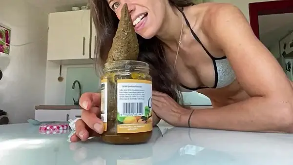 Linda – Enema – Outdoor Explosion 1-2 litres in my Gut
