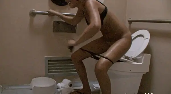 Hot girl pees 1
