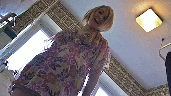 Katie K – Toilet Bitch Gets A Drink Plus A Mouth Full Of Farts