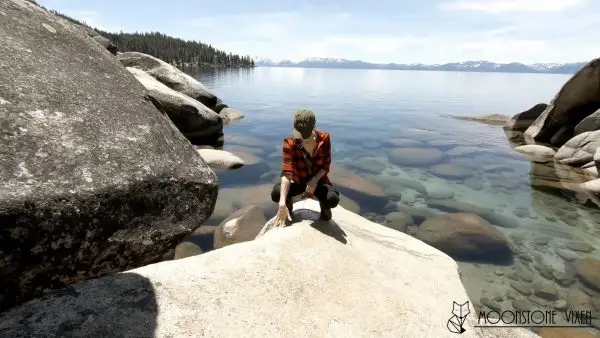Moonstone Vixen – Pissing with a Beautiful View