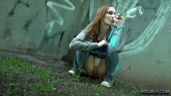 Zuzana – Drunk girl piss