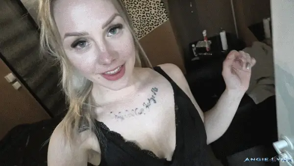 Angielynx pee orgasm at work
