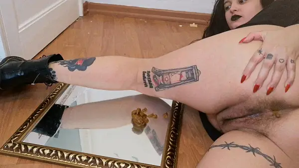 Badkithy – Beautiful Goth Shits in Mirror