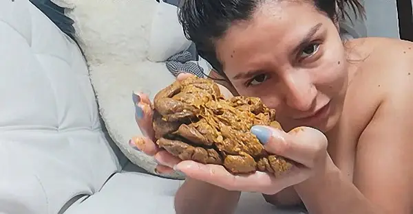 Valentynexx – Half soft and half hard Poo