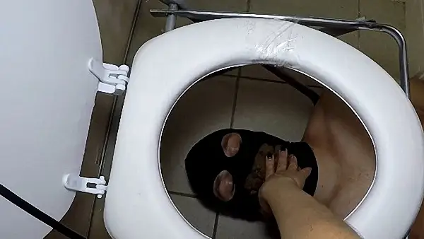 ElenaToilet – Huge Shit Falls Into Your Throat