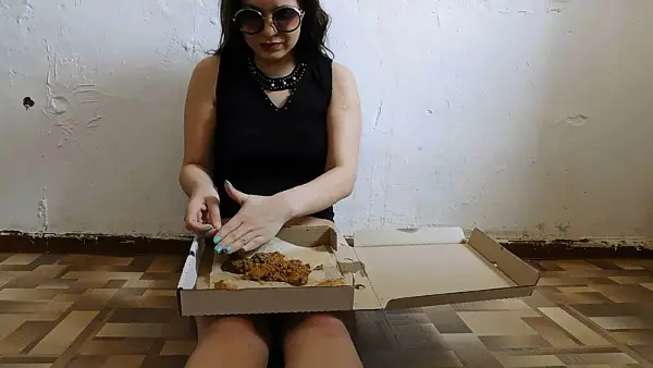 miss Di – Pizza from Shit women scat videos, 2021