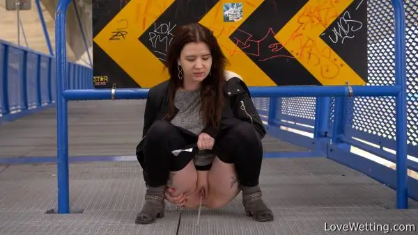 Michelle Ritchie – Pissing 4K