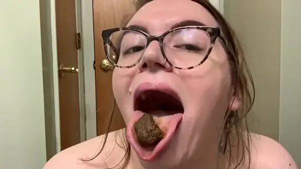 worthlessholes – Shitting – smearing and eating