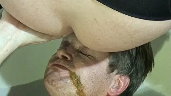 Three shitgirls poo and pee in mouth