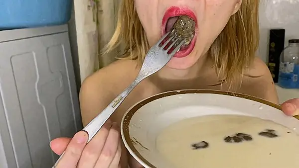 p00girl – Warm milk enema poop in milk for breakfast and body skating