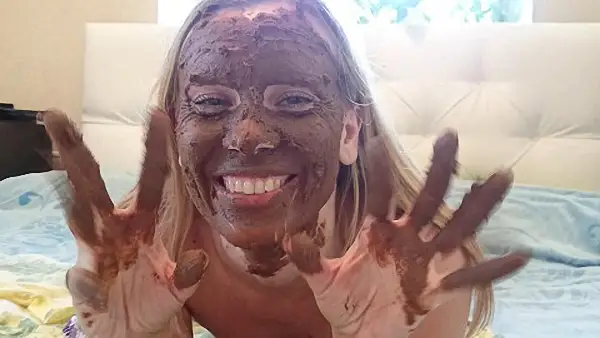 Brown wife – Shit on self