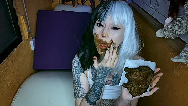 DirtyBetty – Eat plus Scat Weirdcore