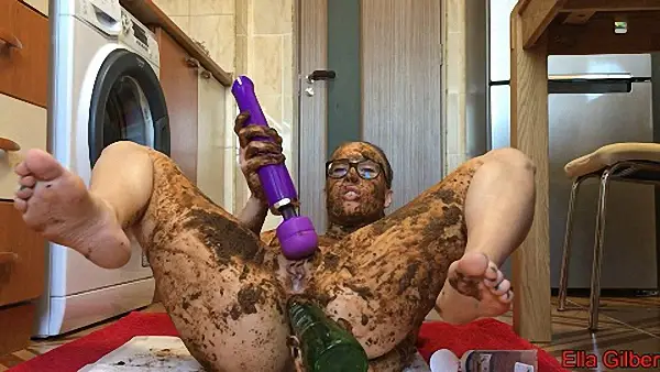 EllaGilbert – Extreme Body and Face Smearing