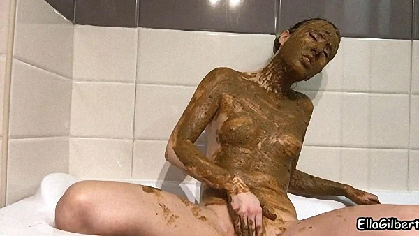 EllaGilbert – Extreme facial smearing