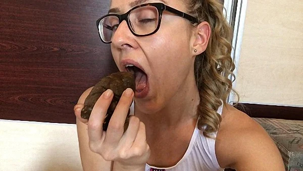 EllaGilbert  – Hungry School girl