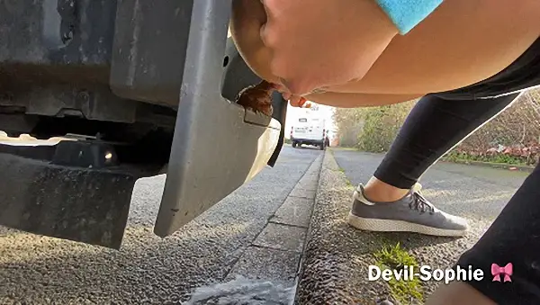 DevilSophie – OMG – how does the shit get onto the truck running board