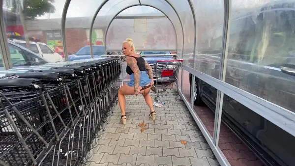 Devil Sophie – Mega Public in the shopping carts shit and filthy horny