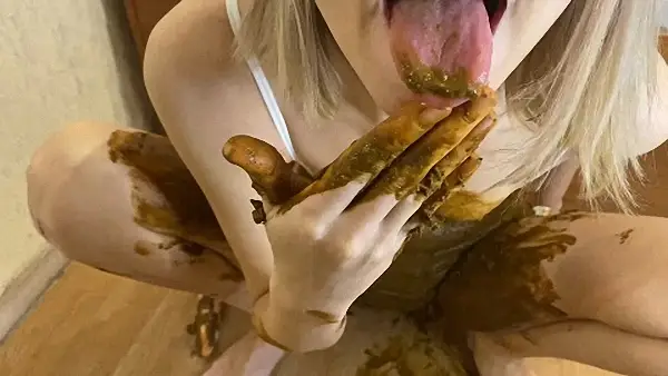 p00girl – Diarrhea in panties – scat in underwear – panties in pussy