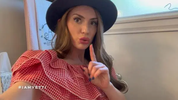 Iamyetti – GIRLFRIEND HAS TO PEE