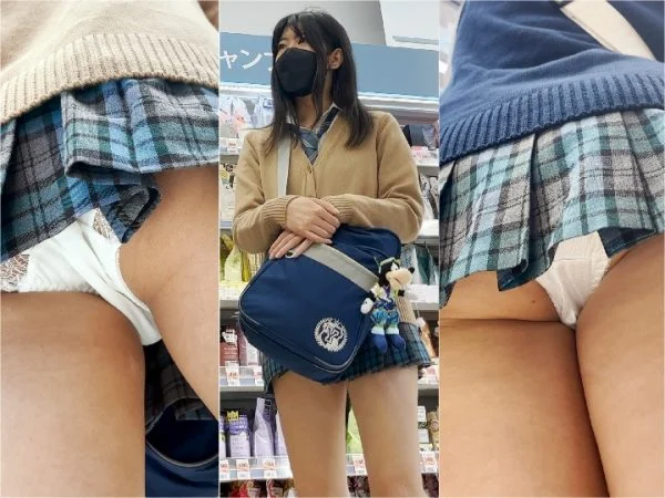 Japanese Voyeur Upskirt《超可愛い幼ママ2人♡》《公園で虫取り＆�…