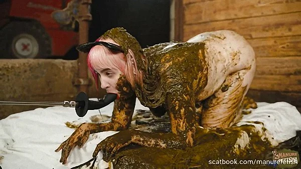 Catwoman Lyndra first time in the manure chan
