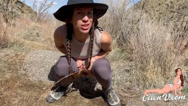 Verde – Girl hiking has to gobut where