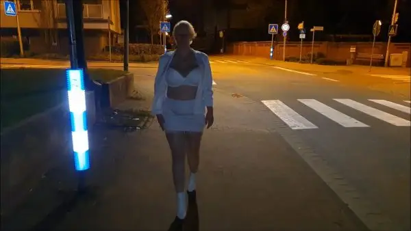 ehe luder707 – Pissing outside at night