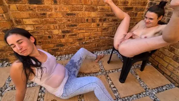 petitemia1 – Milf pisses on girl whit tank top