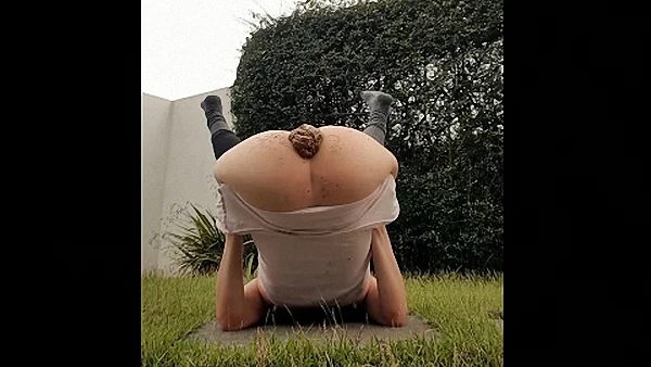 LlittleMissKinky – Piss-Poop-Fountain