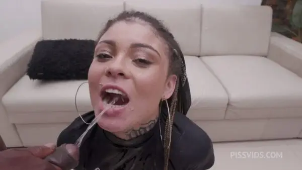 Mirella Dias – Hot teen Mirella Dias drinks BBC piss