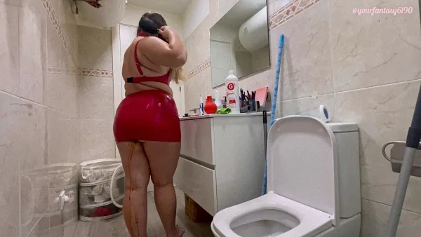 Yourfantasys – Enema accident in latex skirt