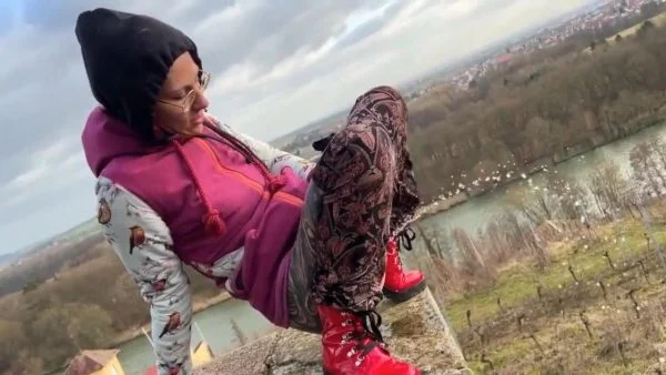 CurlyCate – Piss mit Aussicht – 100 Prozent Uncut