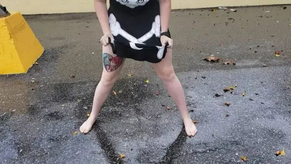 Miss Ellie – Nikkita pees herself in public