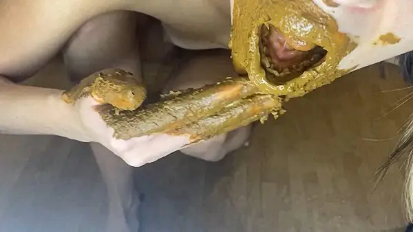 p00girl – Chewing shit and smearing the whole ass