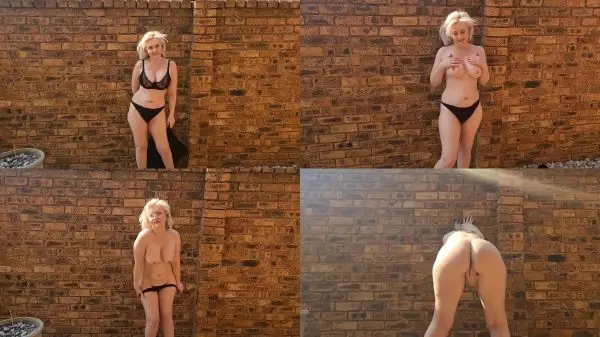 IrisBlueBlondie – Striptease and Piss by Chubby