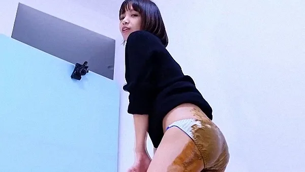 Yurin Smearing Poop