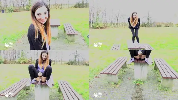 LillyLil – Public piss action hartes wetter