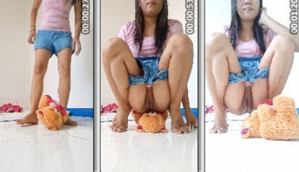 cummybaby27 – peeing in teddy bear