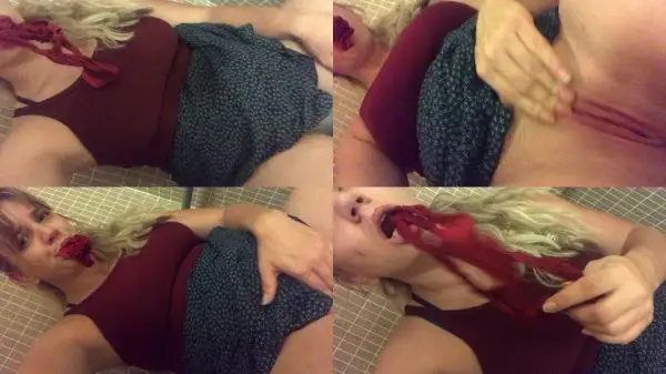 Clove19 – Pissing on panties in school bathroom