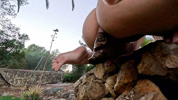 Goddess Kink – Outdoor Scat Smearing