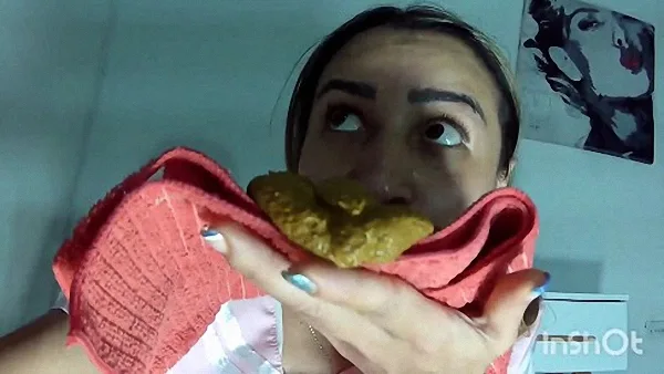 NataschaDirty – I masturbate smelling and tasting my poop