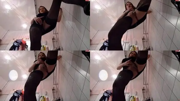 ViktoriaGoo – PISSE
