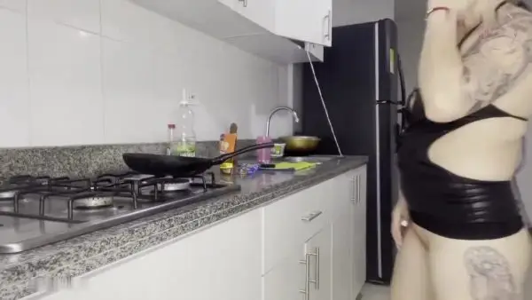 Monita Caliente – Kochen mit Pisse