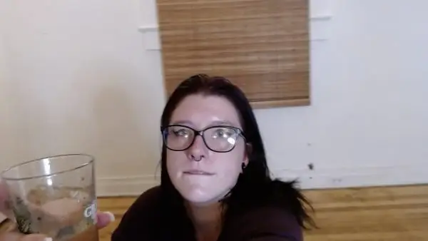 missellie8 – Pee Drinking