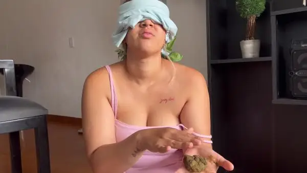 Colombianbigass – STANDARD V Guess what i am touching game goes wrong