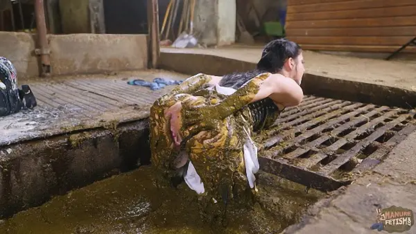 Kaitlyn Katsaros Wild in Manure – Kaitlyn submerges herself in cowshit a…