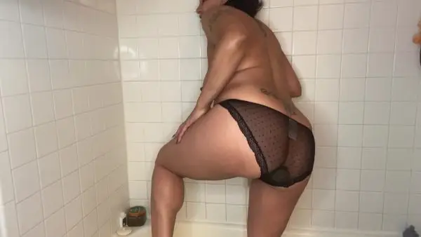 LadyX – Black panty Poo women scat videos