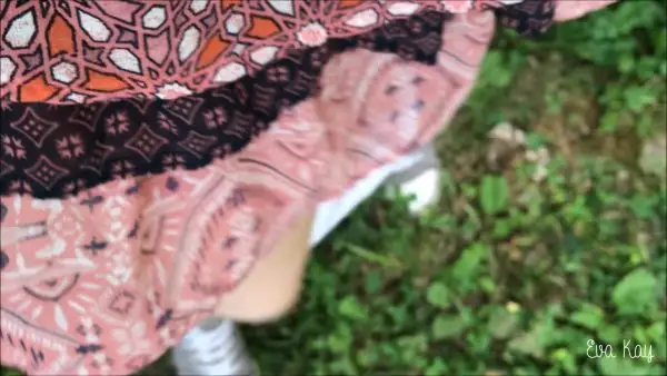 evakokoro – Outside peeing